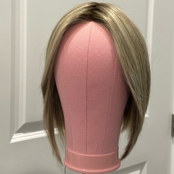 NEW Belle Tress Anatolia Wig In Rootbeer Float Blonde! Beautiful Short Bob - Picture 3 of 8